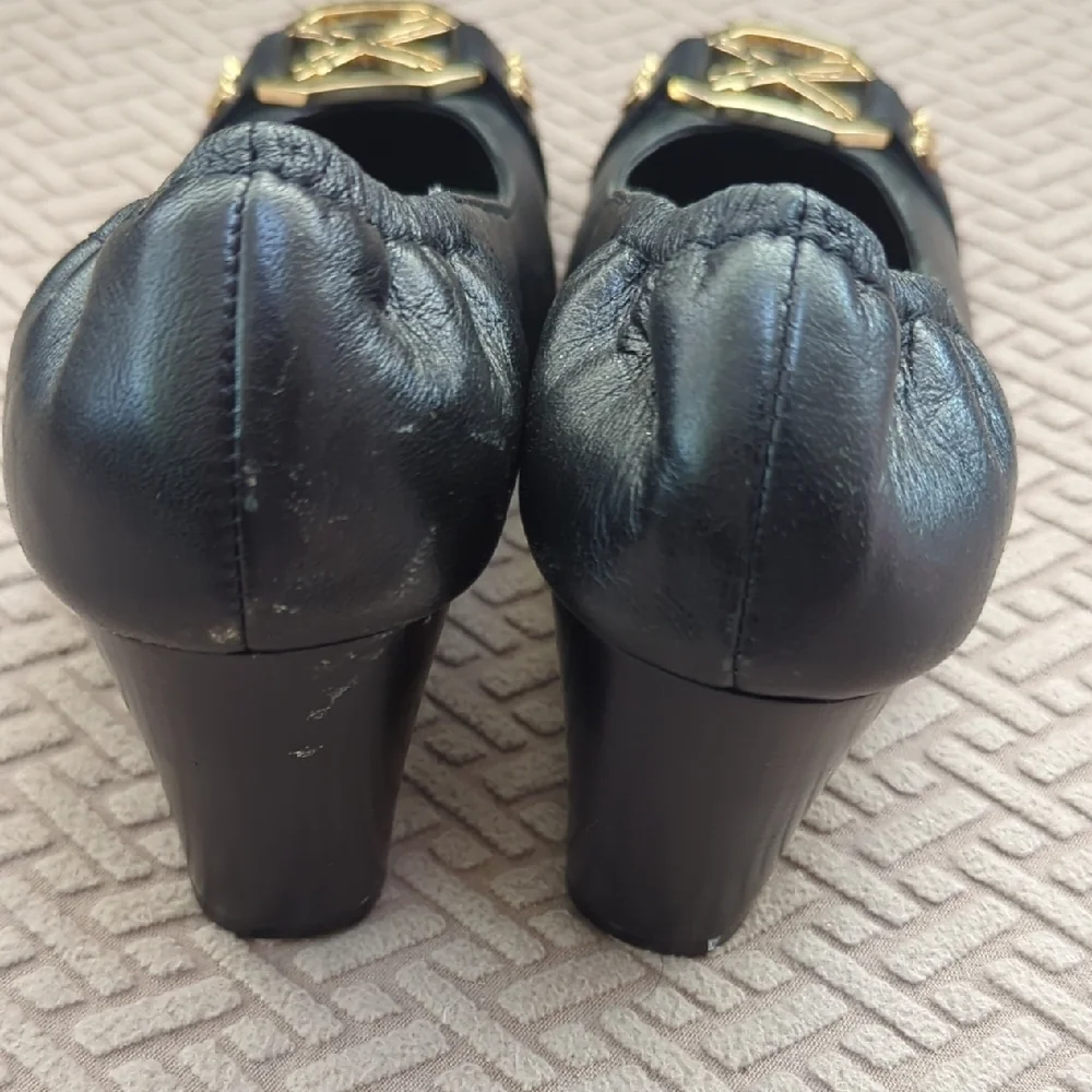 Donald J. Pilner DMSX Nance Black Dress Wedges EUC